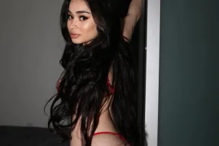 4 Foot 9 middle eastern bombsh... - Image 4